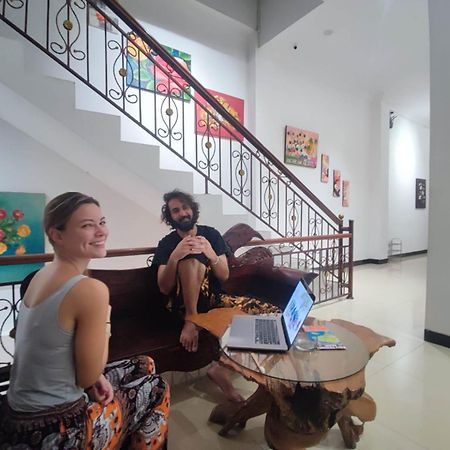 Fora Capsule Hostel Tuban Kuta Lombok Eksteriør bilde
