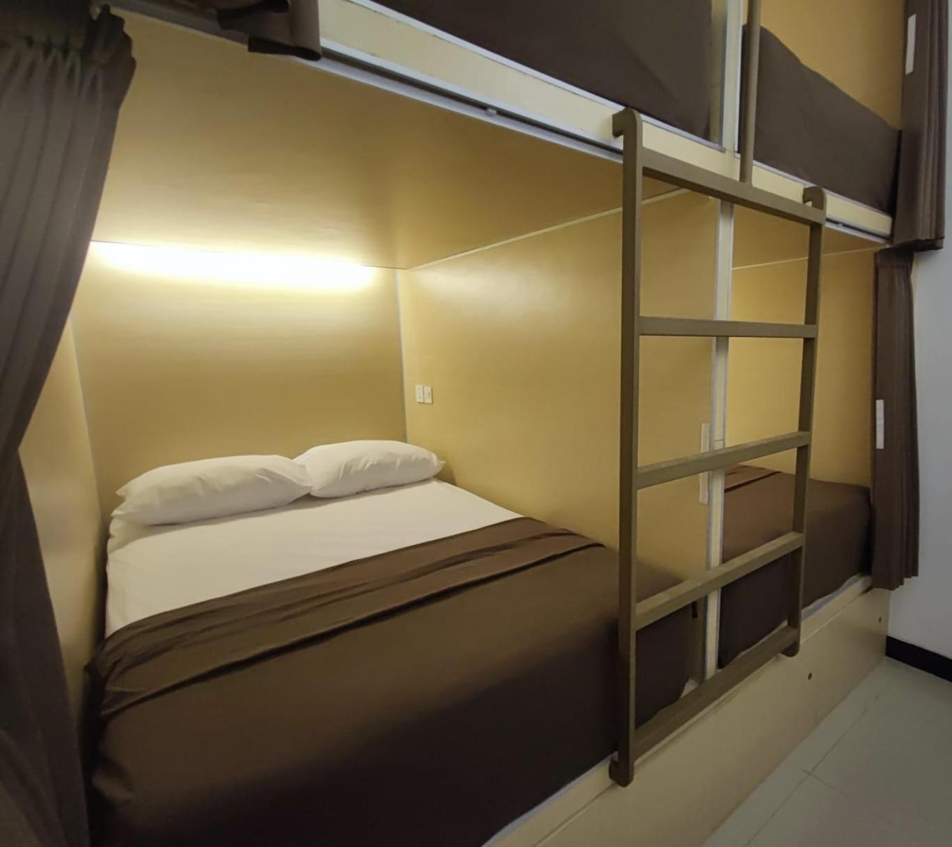 Fora Capsule Hostel Tuban Kuta Lombok Eksteriør bilde